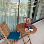 Salgados Retreat 公寓 *